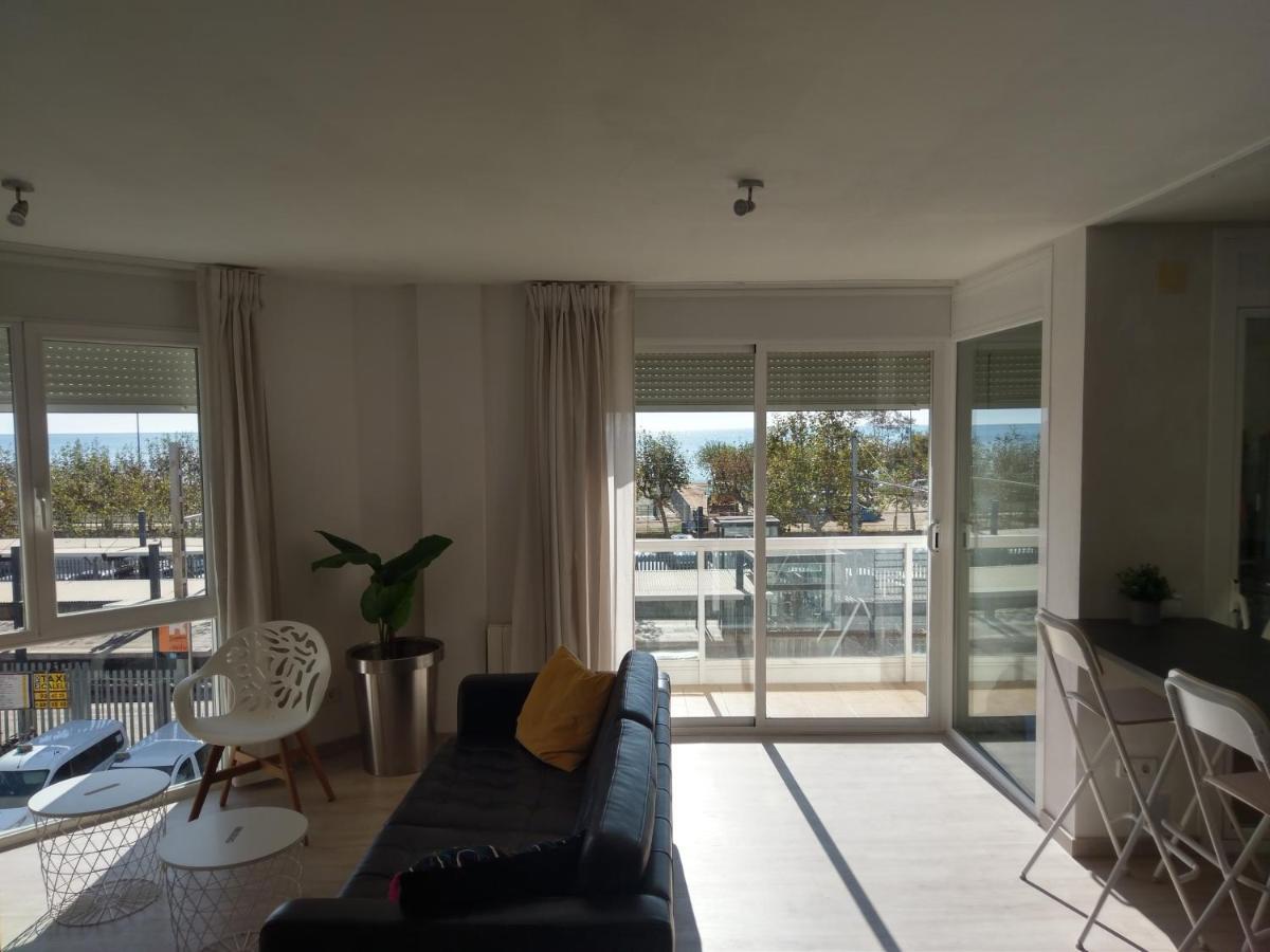 Luxury Apartment Accommodation, Next To Beach & Train Station Calella Exterior foto